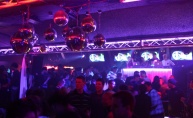 Uvođenje reda od strane sexy policajki u discotheque Magnus