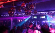Uvođenje reda od strane sexy policajki u discotheque Magnus