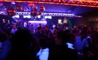 Uvođenje reda od strane sexy policajki u discotheque Magnus