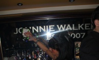 Šarene epruvetice u Johnnie Walker pubu