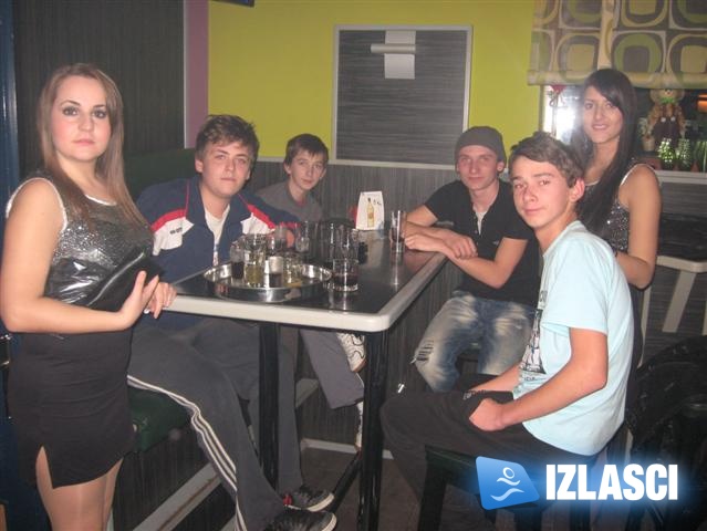 BRL (Badel rakije i likeri) party u caffe baru Azzuro, Sibinj