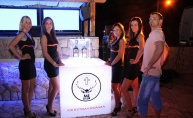 Ljetna ludnica u Santosu uz sexy DJ-icu Viktoriu Metzker & Jägermeister Ice Extravaganza party