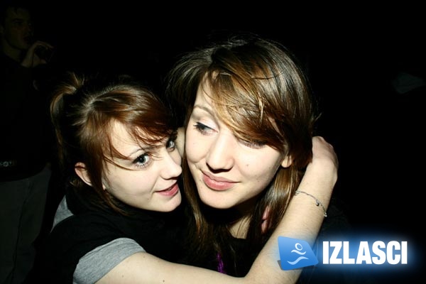 Kocka priredila Trash party