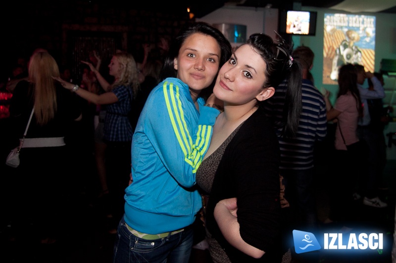 Ušminkane ljepotice u Aruba Clubu