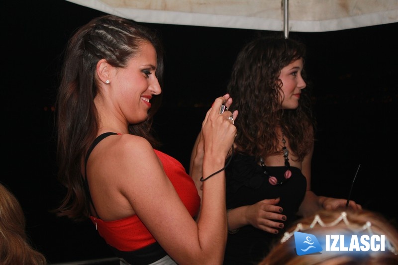 Party na brodu kluba Boa