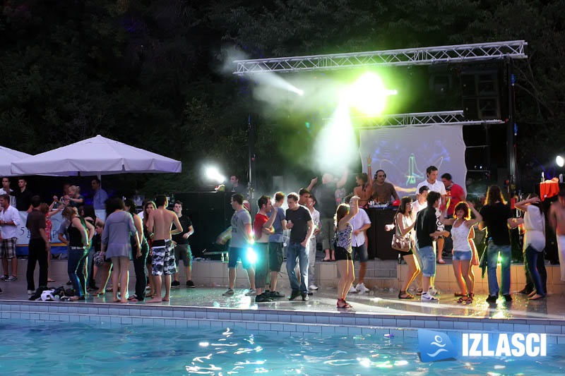 Pool Party na plaži Girandella u Rapcu