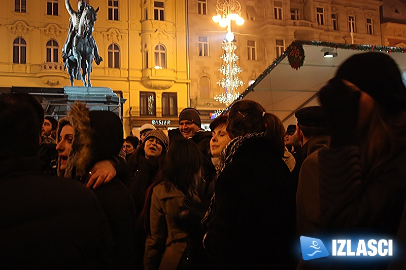 Muzikom, veseljem i plesom protiv zlih duhova- Doček Nove 2011. na Trgu bana Jelačića