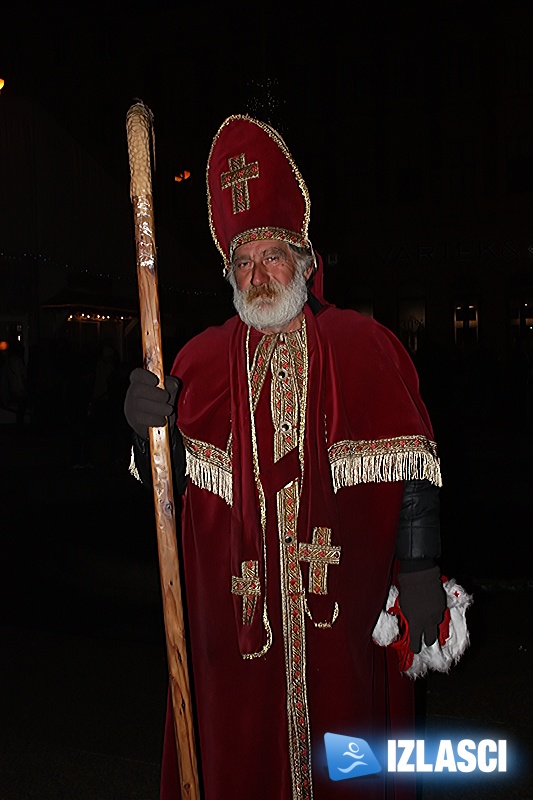 Muzikom, veseljem i plesom protiv zlih duhova- Doček Nove 2011. na Trgu bana Jelačića