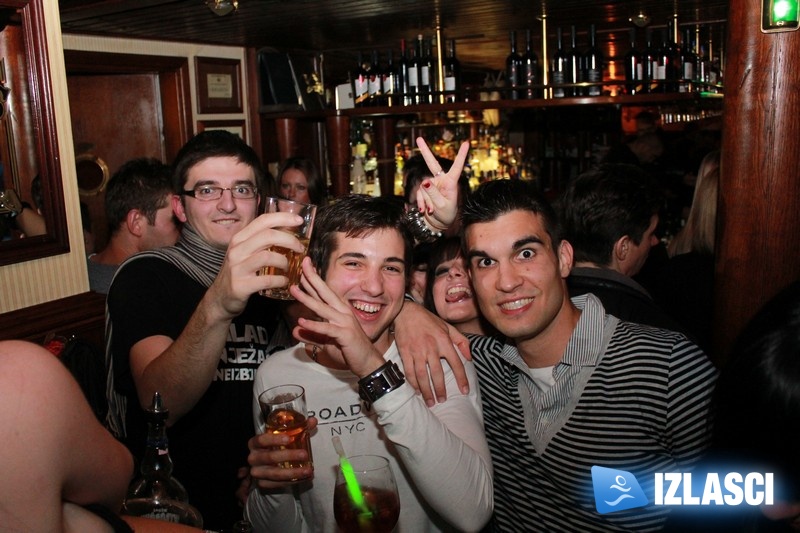Heiniken party razveselio prepuni Phanas pub 