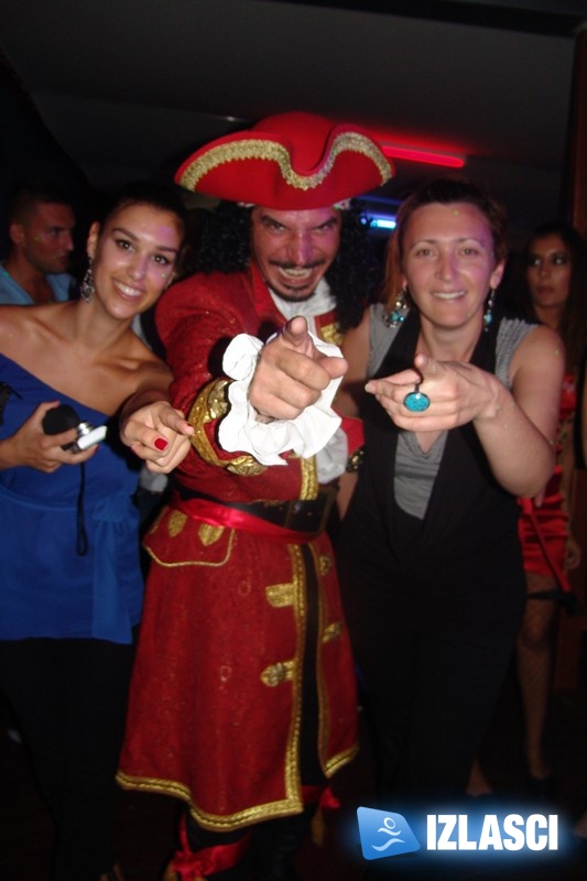 Ain't no party like Captain Morgan party! Makina, Vodice