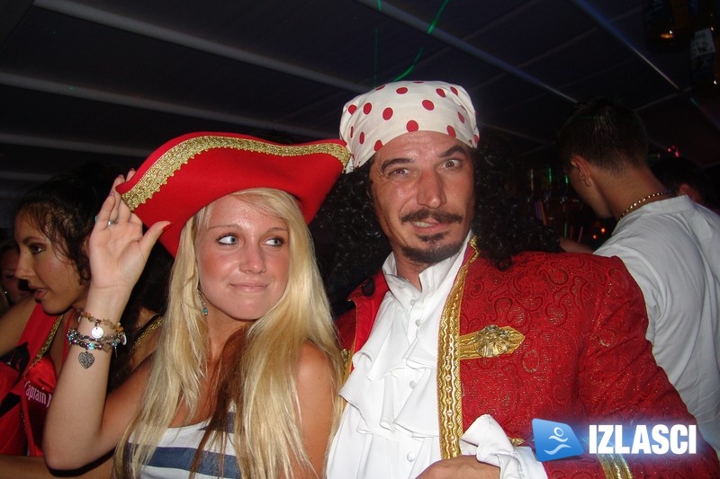 Ain't no party like Captain Morgan party! Makina, Vodice