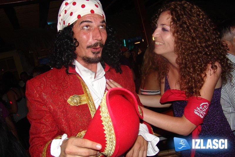 Ain't no party like Captain Morgan party! Makina, Vodice