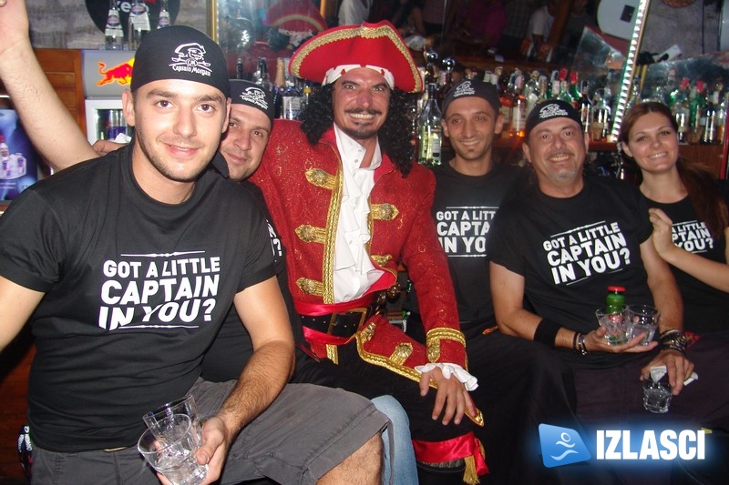 Ain't no party like Captain Morgan party! Makina, Vodice