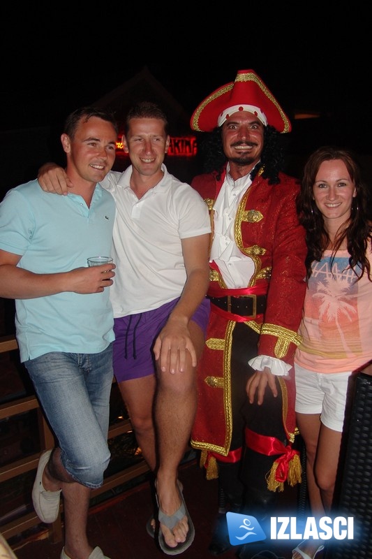 Ain't no party like Captain Morgan party! Makina, Vodice