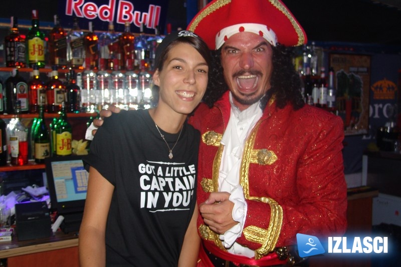 Ain't no party like Captain Morgan party! Makina, Vodice