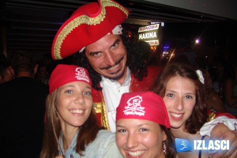 Ain't no party like Captain Morgan party! Makina, Vodice