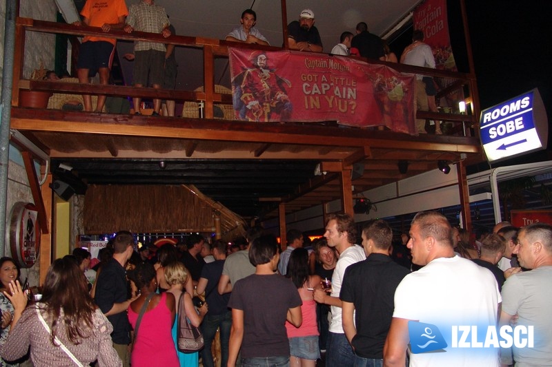 Ain't no party like Captain Morgan party! Makina, Vodice