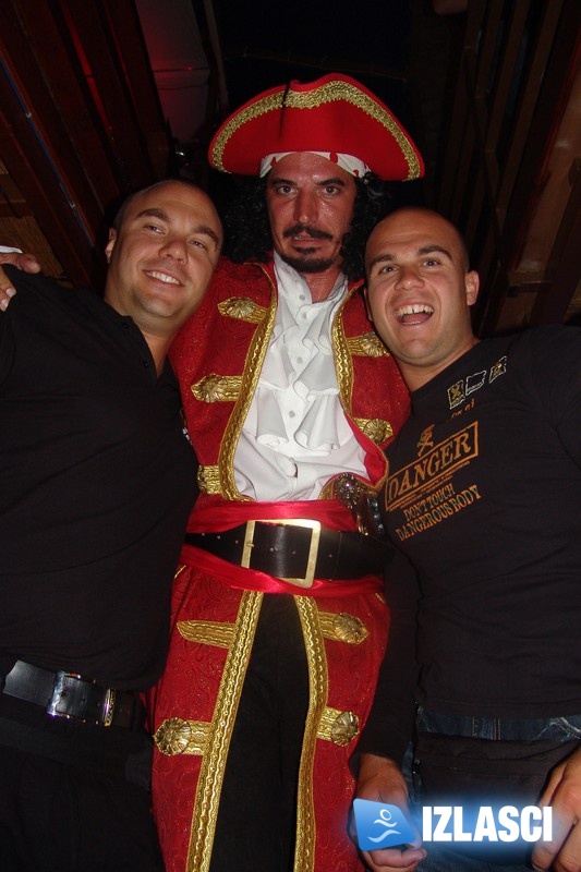 Ain't no party like Captain Morgan party! Makina, Vodice