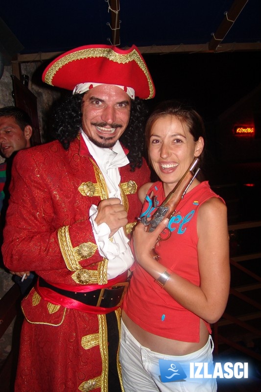 Ain't no party like Captain Morgan party! Makina, Vodice