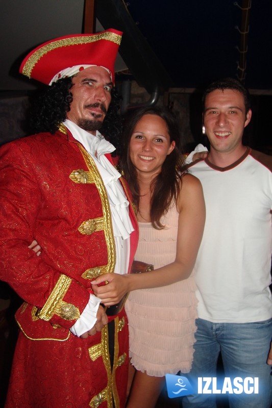 Ain't no party like Captain Morgan party! Makina, Vodice