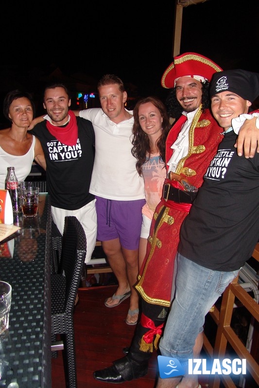 Ain't no party like Captain Morgan party! Makina, Vodice