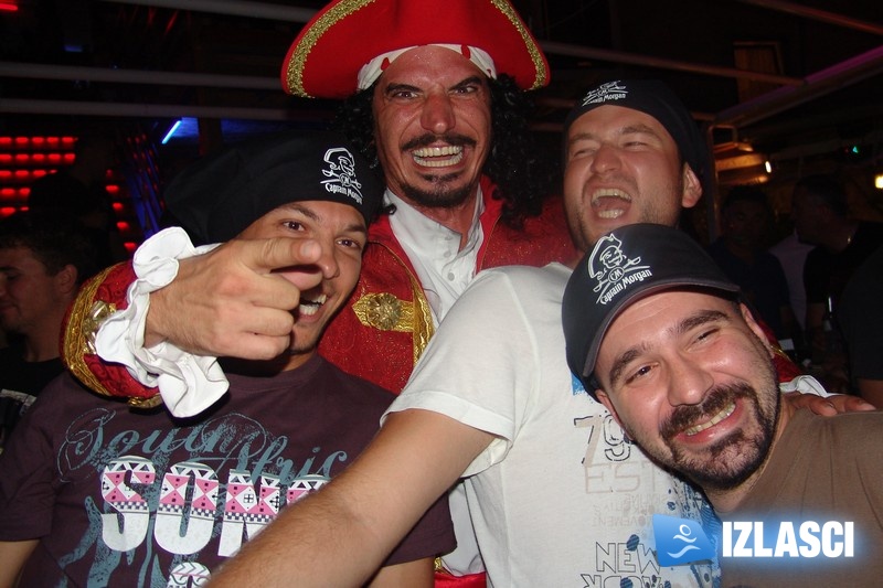 Ain't no party like Captain Morgan party! Makina, Vodice