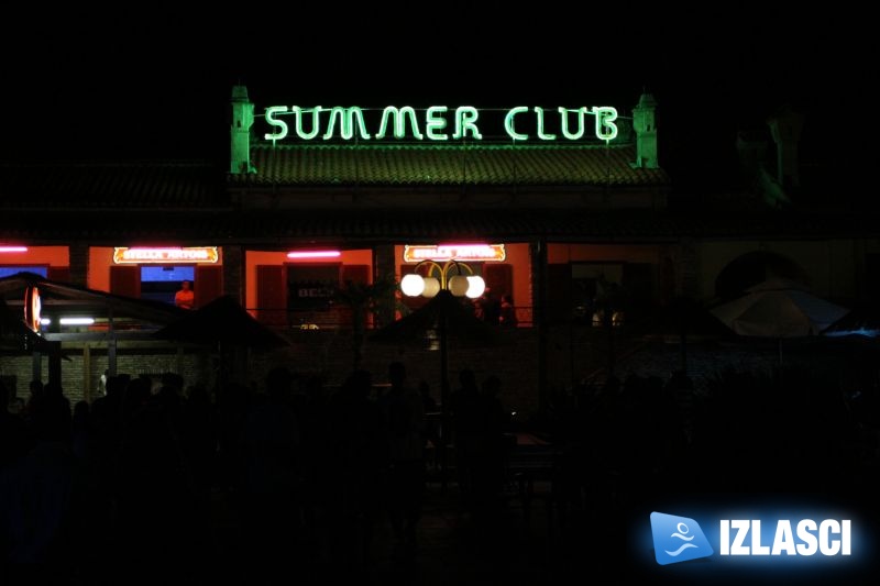 Prava ludnica uz turiste u Summer clubu Dali