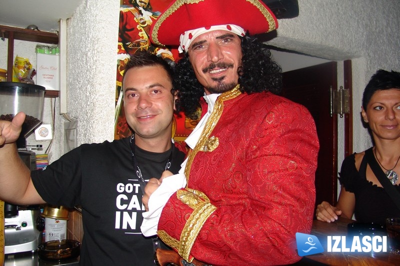 Captain Morgan priskočio u pomoć konobarima u Portu