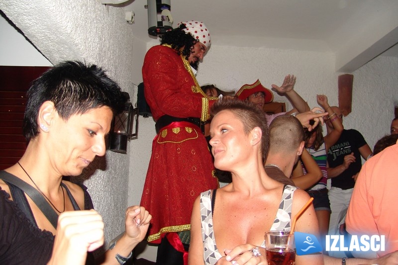 Captain Morgan priskočio u pomoć konobarima u Portu