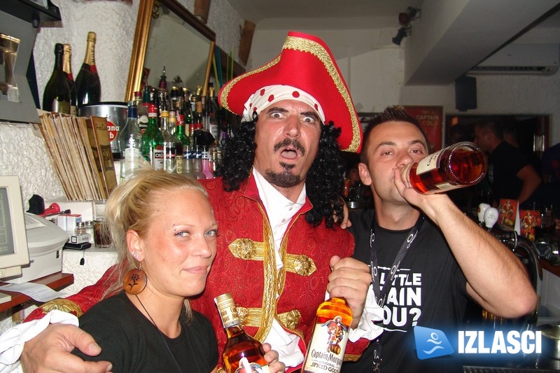 Captain Morgan priskočio u pomoć konobarima u Portu