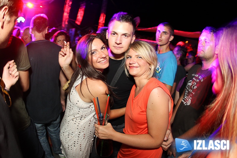 Party u Papayji uz britanca Chicanea