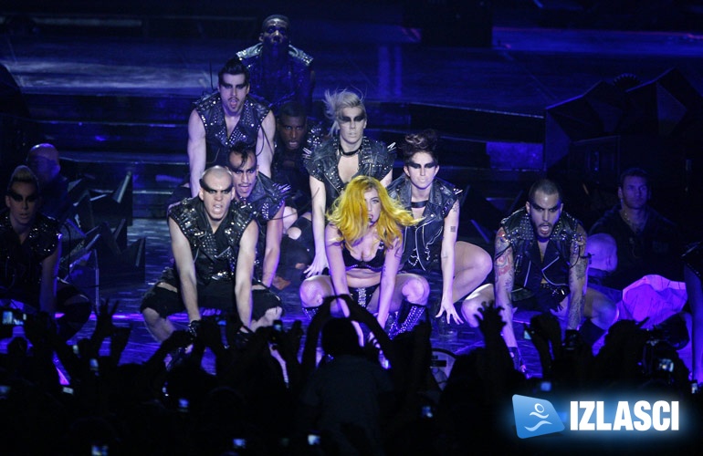 LADY GAGA spektakularnim nastupom rasplakala fanove u Areni
