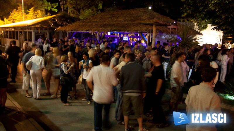 Glazba uživo za odlično raspoloženu ekipu - Aruba