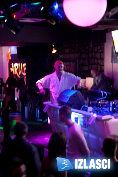 3. ''Feel the fun" u Clubu Aruba