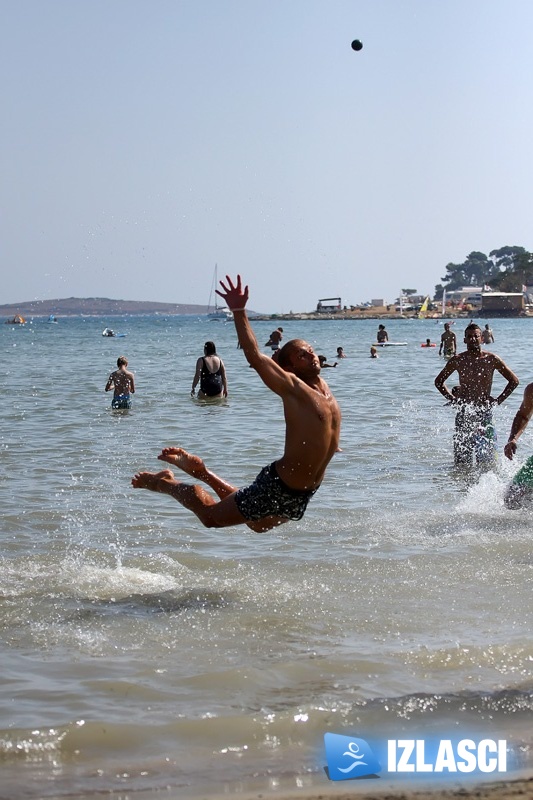 Barracuda beach bar & Pešekan cup