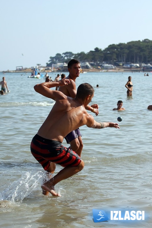 Barracuda beach bar & Pešekan cup