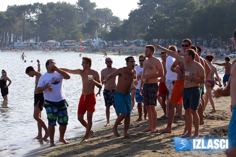 Barracuda beach bar & Pešekan cup