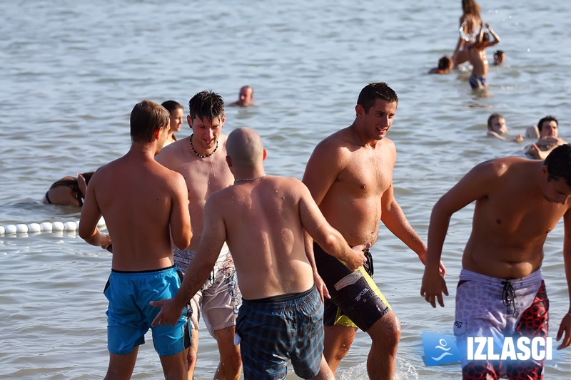 Barracuda beach bar & Pešekan cup