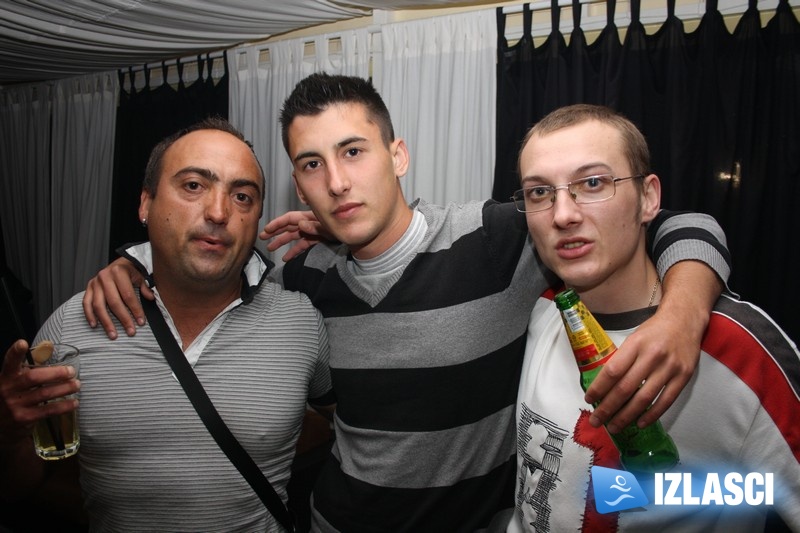 Casanova Beach bar uz Nikolu Z Kukurini