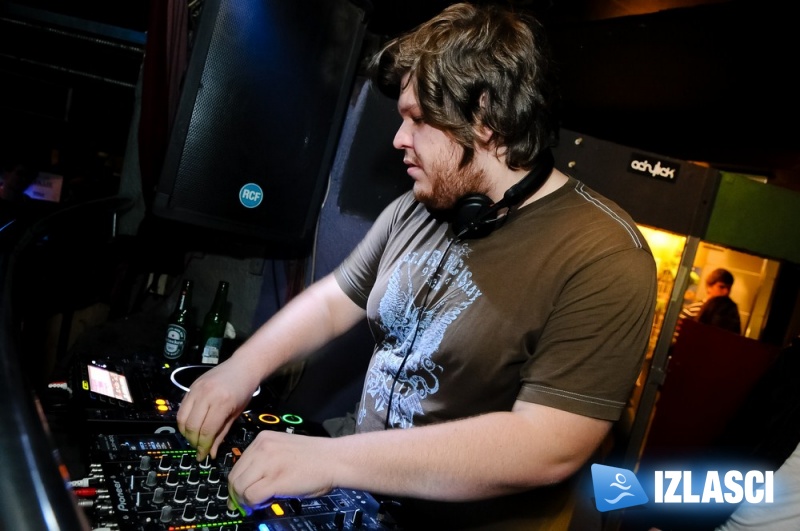 Clash of the mash party @ Aquarius club