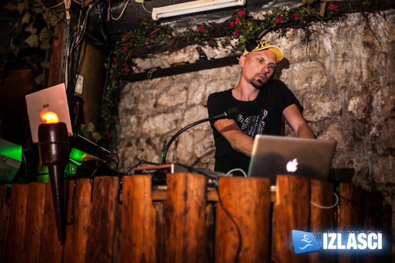 DJ Robert G. Roy with The Liquidator u Jungle clubu