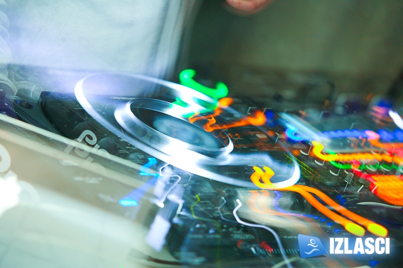 Fresh: Rnb meets house by Oli Dobolli u Shamballi