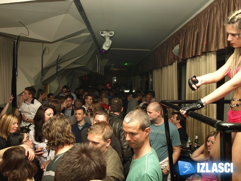 Party u Karolina baru petkom