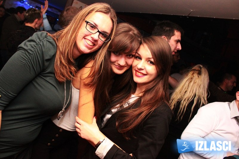 Red Bull + vodka party u night clubu Montana