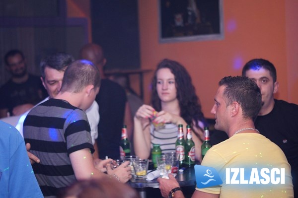 Night club Time u Puli uz najzgodnije komade
