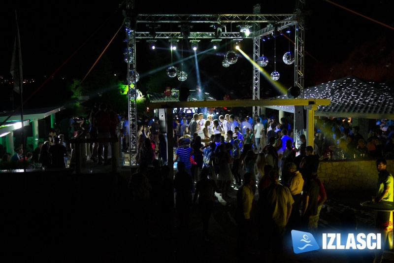 Niki Belucci @ Santos beach bar
