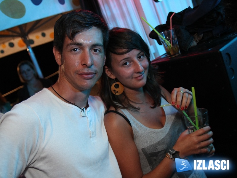 Odlična zabava u Casanovi uz Night express bend 