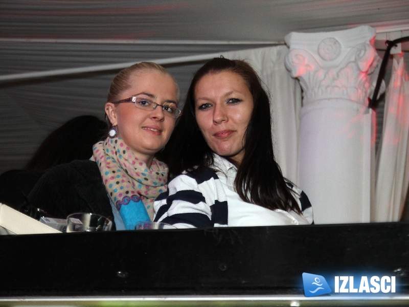 Odlična zabava u Casanovi uz Night express bend 