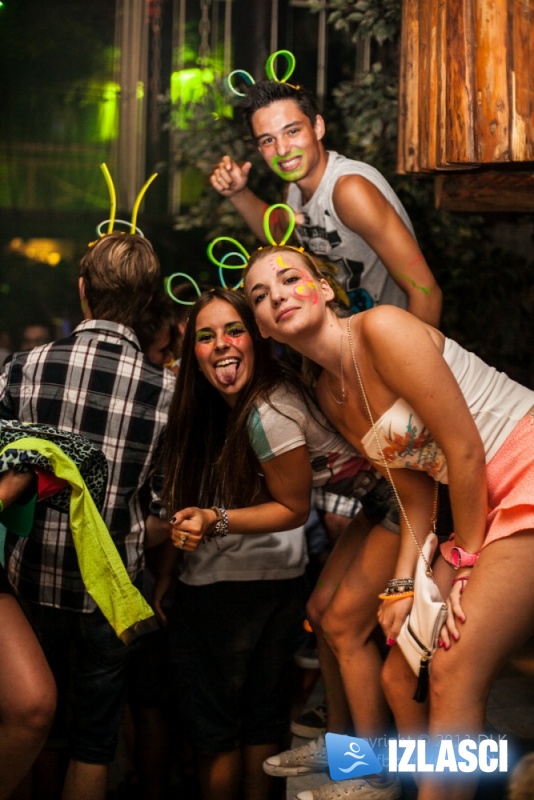 Oduševljenje NEON Partyem u clubu Jungle