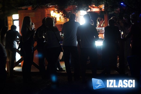 Otvorenje beach bara Baza u Puntiželi